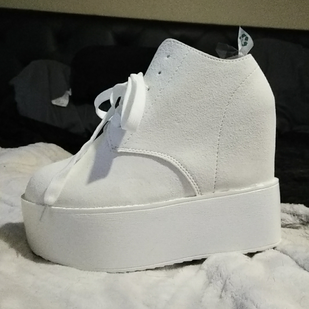 Shoes - Picture 3 of 4